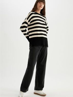 Zara Women’s Striped Crew Neck Black & Cream Sweater Small